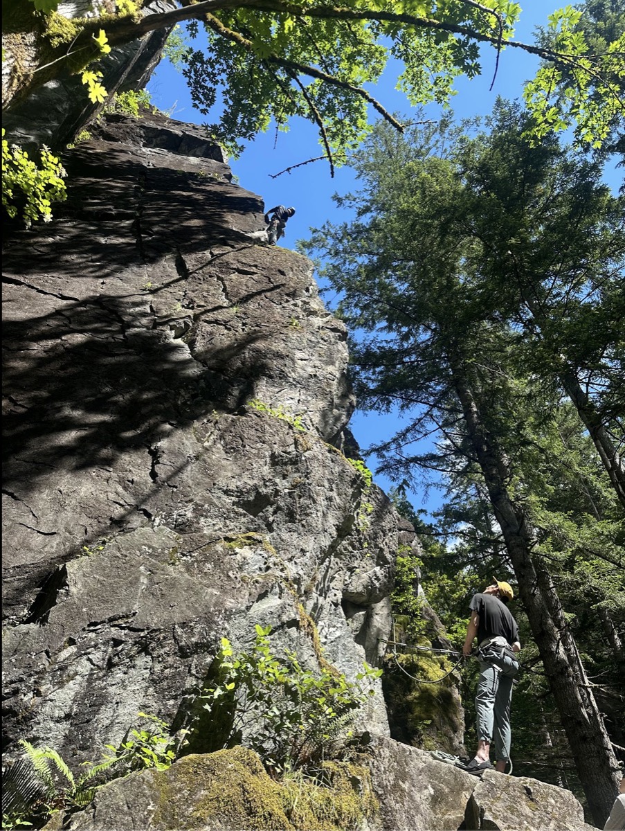 Tharyn giving Heidi a catch on Sweet and Sticky, 5.9.
