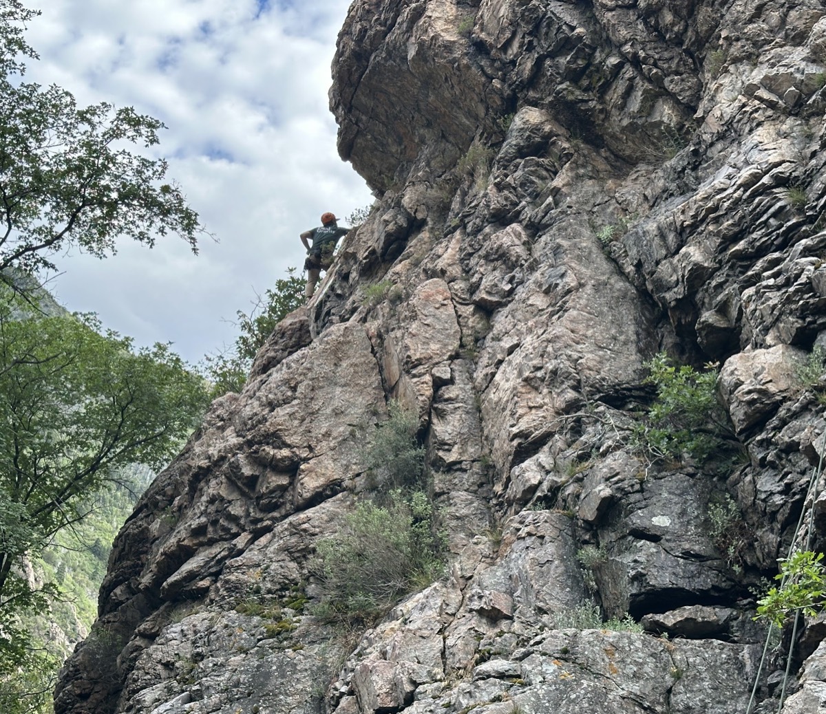 ike-scramble-up-crag